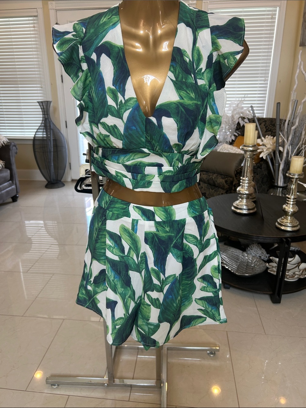 Green Tropical Leaf Women's Skort - Flowy High-Waist Summer Style